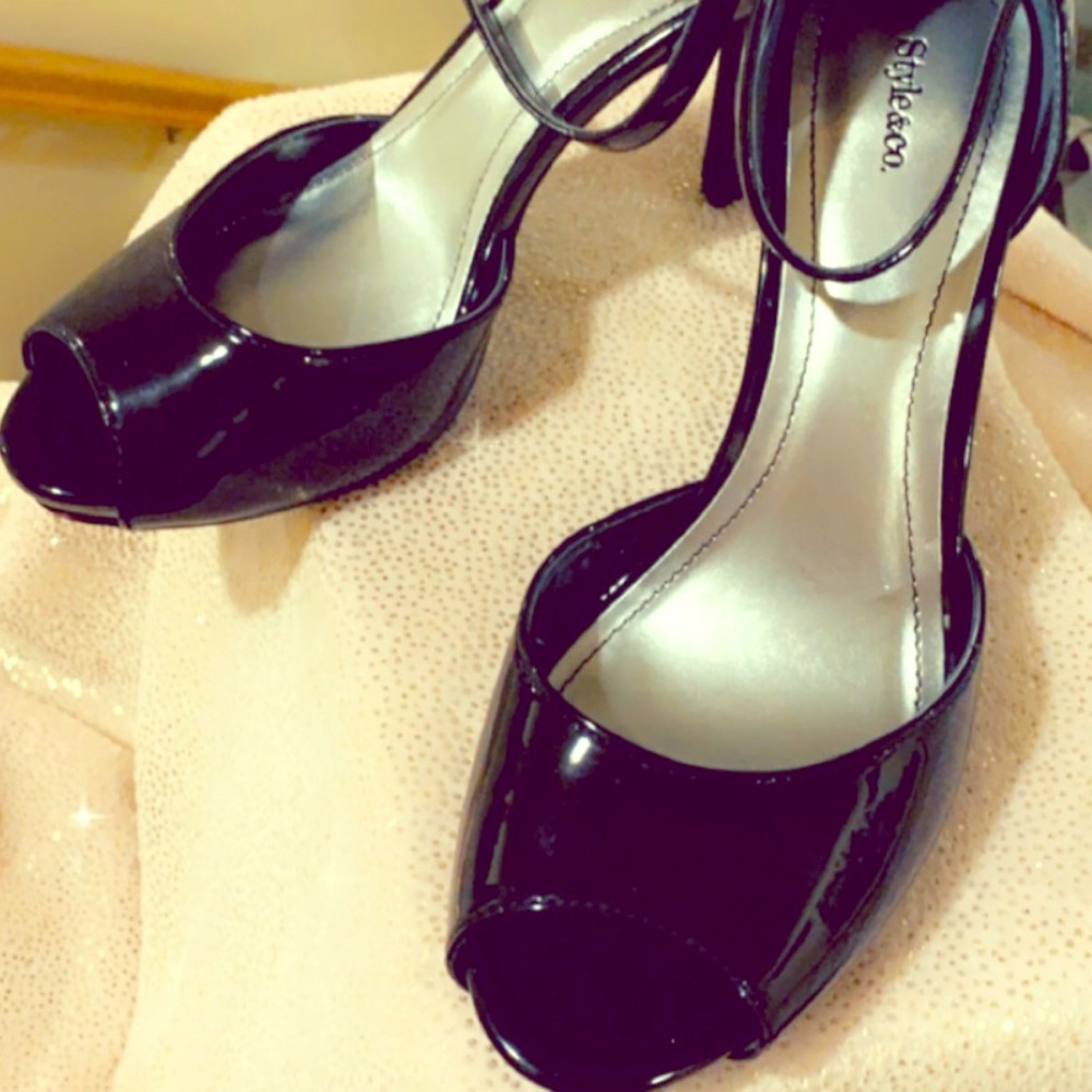 Women’s Ankle Strap Black Patent Leather Heels